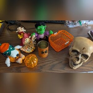 Halloween Decor Set with Skull and Plush Toys